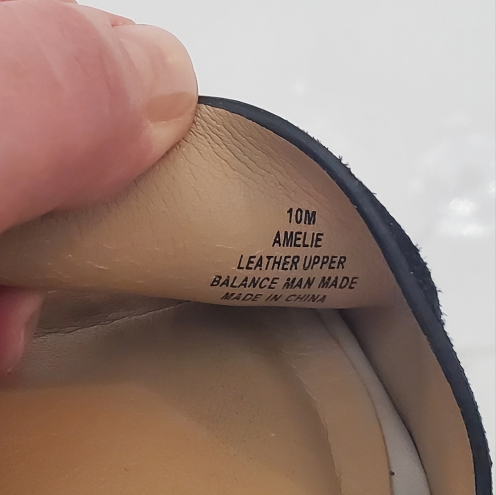 Beautiful Karl Lagerfeld Paris Sandals - Picture 5 of 7